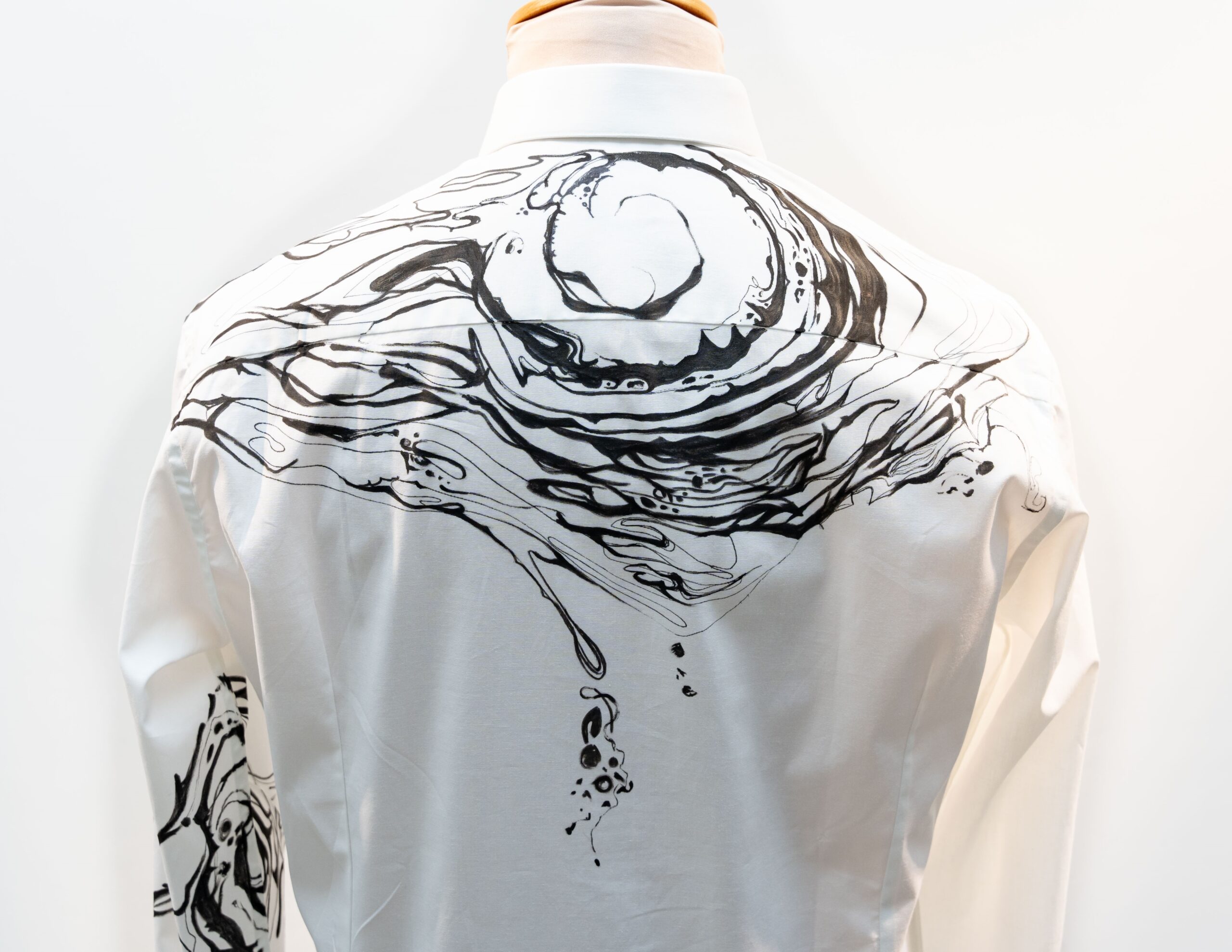 Camicia motivo maremoto - immagine 4