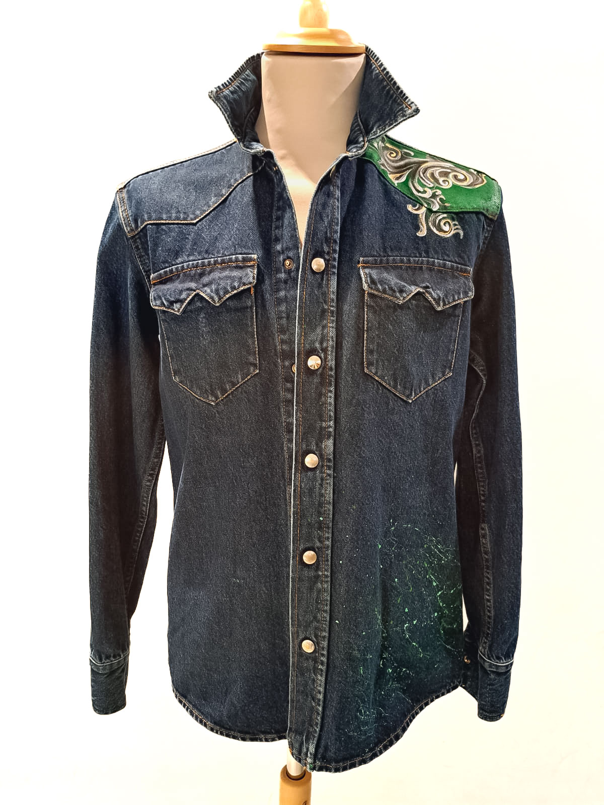 Camicia jeans motivo S. Michele Arcangelo - immagine 3